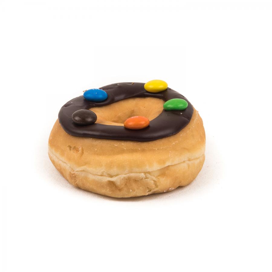 donut met chocolade en m&m's